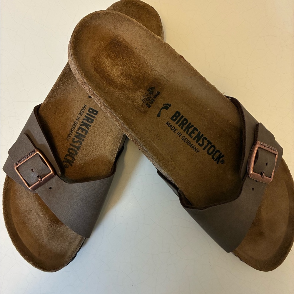 NEW. Brown Birkenstock Arizona sandals.